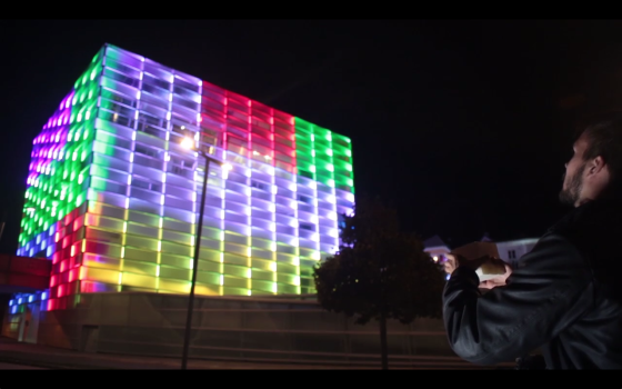 Giant Rubik’s Cube: Interactive Puzzle Facade Glows in Linz, Austria ...