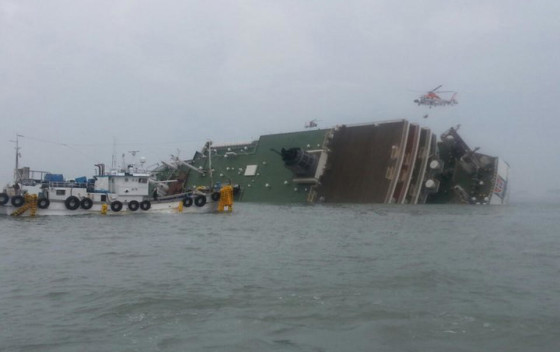ferry sinks in South Korea